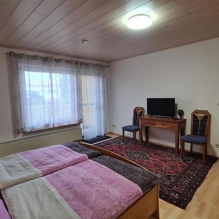 Gemuetliche 120 Qm Ferienwohnung Mit Balkon Adelsdorf Екстер'єр фото