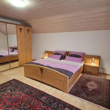 Gemuetliche 120 Qm Ferienwohnung Mit Balkon Adelsdorf Екстер'єр фото