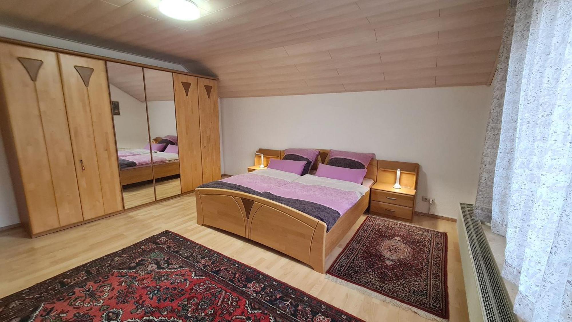 Gemuetliche 120 Qm Ferienwohnung Mit Balkon Adelsdorf Екстер'єр фото