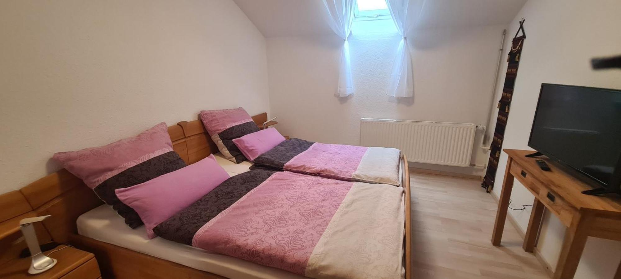 Gemuetliche 120 Qm Ferienwohnung Mit Balkon Adelsdorf Екстер'єр фото